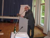Dr. Dierk Starnitze - bei seinem Vortrag über die systemtheoretischen Ideen Niklas Luhmann