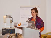  - Die Schatzmeisterin Carmen Schmid bei ihrem Rechenschaftsbericht über die Vereinsausgaben 2012.