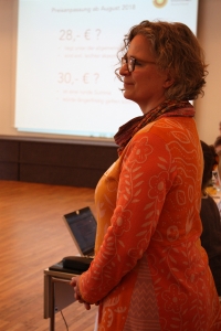 Kinaesthetics-Verein Deutschland e.V. - Mitgliederversammlung - Susanne Hoser als Versammlungsleiterin