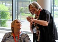 Kinaesthetics Verein Deutschland - Ausbilderinnen für Kinaesthtetics im Gespräch Maren Asmussen-Clausen und Christine Grasberger