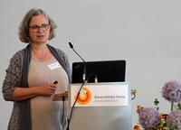 Kinaesthetics Verein Deutschland - Susanne Hoser Schatzmeisterin im Kinaesthetics Verein- erklärt transparent den Finanzbericht des Vereins